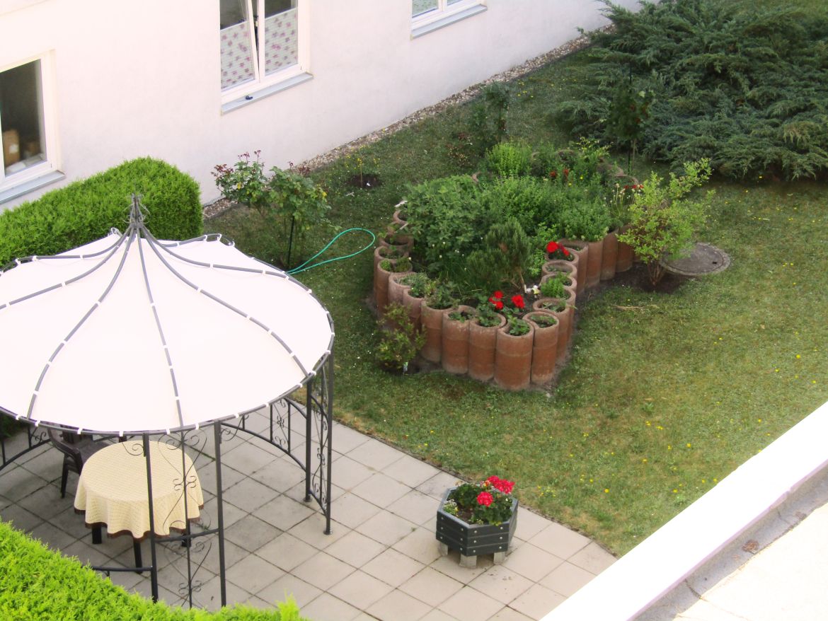 Kräutergarten_bearbeitet.jpg